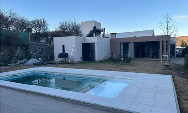 SE VENDE CASA EN LOMAS DEL REY