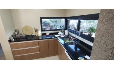 SE VENDE CASA EN LOMAS DEL REY