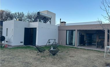 SE VENDE CASA EN LOMAS DEL REY