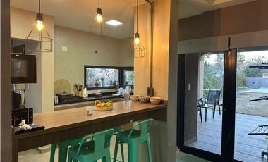 SE VENDE CASA EN LOMAS DEL REY