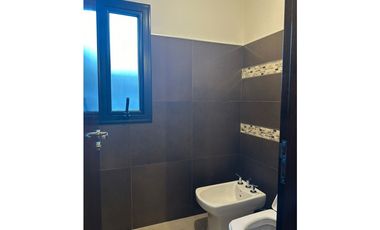 SE VENDE CASA EN LOMAS DEL REY