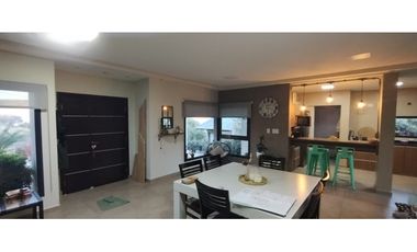 SE VENDE CASA EN LOMAS DEL REY