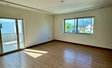 Moderna Casa en Fraccionamiento Puerta de Hierro Dentro de Coto