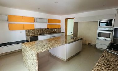 Moderna Casa en Fraccionamiento Puerta de Hierro Dentro de Coto
