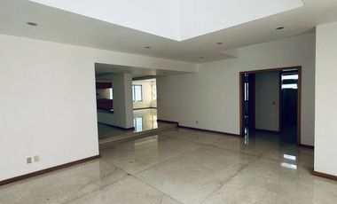 Moderna Casa en Fraccionamiento Puerta de Hierro Dentro de Coto