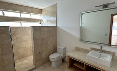 Moderna Casa en Fraccionamiento Puerta de Hierro Dentro de Coto