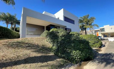 Casa a la venta en Country Barrancas