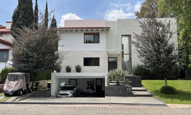 Casa moderna en venta en Club de Golf Los Encinos