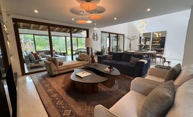 Casa moderna en venta en Club de Golf Los Encinos