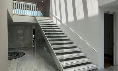 Casa moderna en venta en Club de Golf Los Encinos