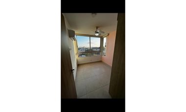 ALQUILO APARTAMENTO SEMIAMOBLADO EN PH GREENWOOD