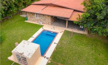 VENTA DE CASA EN CORONADO HERMOSA Y CON PISCINA