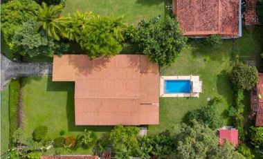 VENTA DE CASA EN CORONADO HERMOSA Y CON PISCINA