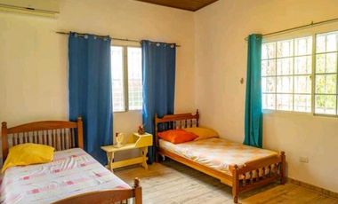 VENTA DE CASA EN CORONADO HERMOSA Y CON PISCINA