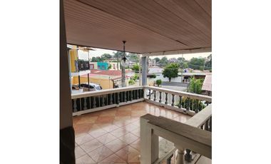 PUEBLO NUEVO / HATO PINTADO / 250 M2 / TERRAZA / BARRIADA LOS HARINOS