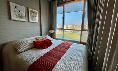 2 bed room with stunning view
