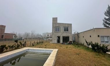 Duplex con pileta  en barrio privado a estrenar