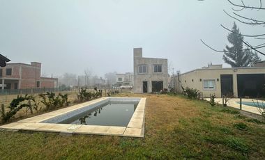 Duplex con pileta  en barrio privado a estrenar