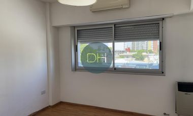 11 e/60 y 61- Depto c/cochera y baulera