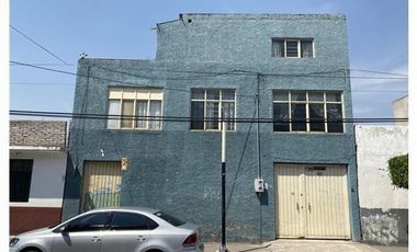 Edificio con Bodega, Oficinas y Local comercial