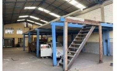 Edificio con Bodega, Oficinas y Local comercial