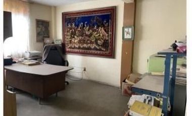 Edificio con Bodega, Oficinas y Local comercial