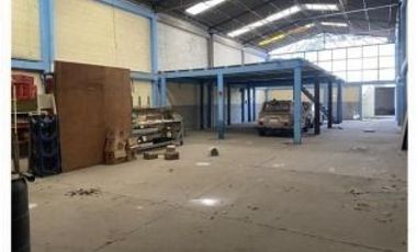 Edificio con Bodega, Oficinas y Local comercial