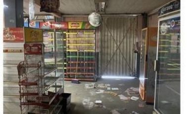 Edificio con Bodega, Oficinas y Local comercial