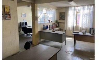 Edificio con Bodega, Oficinas y Local comercial