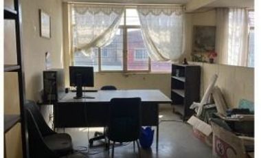 Edificio con Bodega, Oficinas y Local comercial