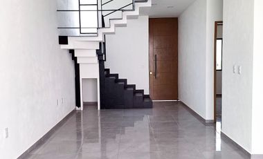 Venta de Casa de 4 Recámaras, 1 en planta baja, al Norte de Villa de Álvarez