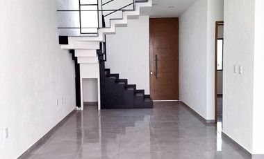 Venta de Casa de 4 Recámaras, 1 en planta baja, al Norte de Villa de Álvarez