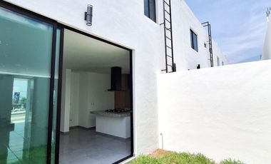 Venta de Casa con Habitación en planta baja al Norte de Villa de Álvarez Colima