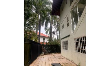 VENTA DE CASA EN ALBROOK, PRECIO NEGOCIABLE