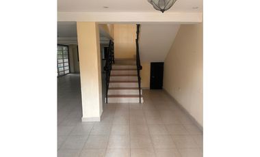 VENTA DE CASA EN ALBROOK, PRECIO NEGOCIABLE