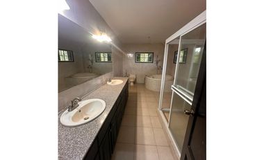 VENTA DE CASA EN ALBROOK, PRECIO NEGOCIABLE