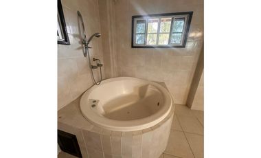 VENTA DE CASA EN ALBROOK, PRECIO NEGOCIABLE