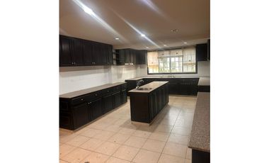 VENTA DE CASA EN ALBROOK, PRECIO NEGOCIABLE