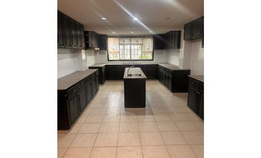 VENTA DE CASA EN ALBROOK, PRECIO NEGOCIABLE