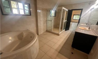 VENTA DE CASA EN ALBROOK, PRECIO NEGOCIABLE