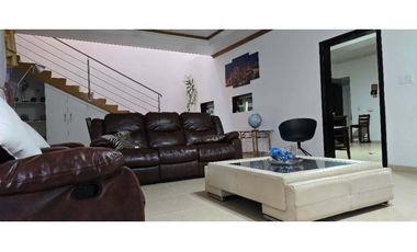 ALQUILO O VENDO HERMOSA CASA CENTRICA EN CONDADO DEL REY AMOBLADA