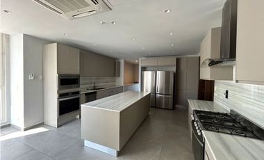 Apartamento en alquiler de 395mtrs ubicado en Paitilla. (AA)