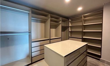 Apartamento en alquiler de 395mtrs ubicado en Paitilla. (AA)