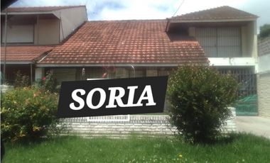 CASA DE 4 AMBIENTES EN  BOSQUE ALEGRE - LOS CEDROS 8668