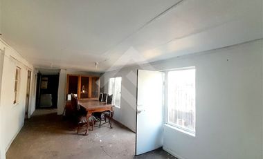 Casa en Venta en Av Ossa / Canal de Corintio