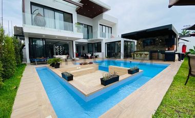 Venta Casa con Piscina en Isla Mocolí, Samborondón