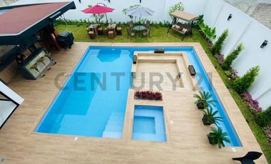 Venta Casa con Piscina en Isla Mocolí, Samborondón