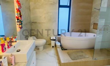 Venta Casa con Piscina en Isla Mocolí, Samborondón