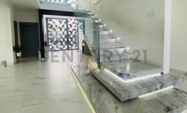 Venta Casa con Piscina en Isla Mocolí, Samborondón