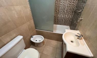 VENTA DE DEPARTAMENTO 2 AMBIENTES EN PLENO CENTRO DE MONTE GRANDE - CON COCHERA